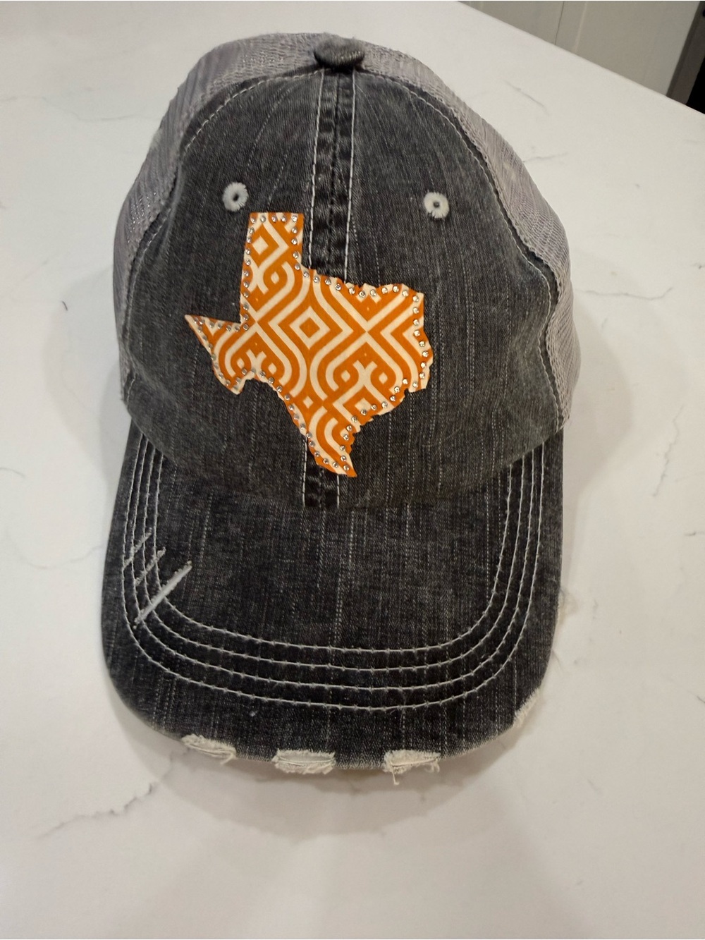 🧢 KatyDid Women’s Distressed Texas Trucker Hat – Gray & Orange